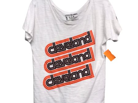 Athletic Top Ss By Cleveland Clothing In White, Size:S Fashion